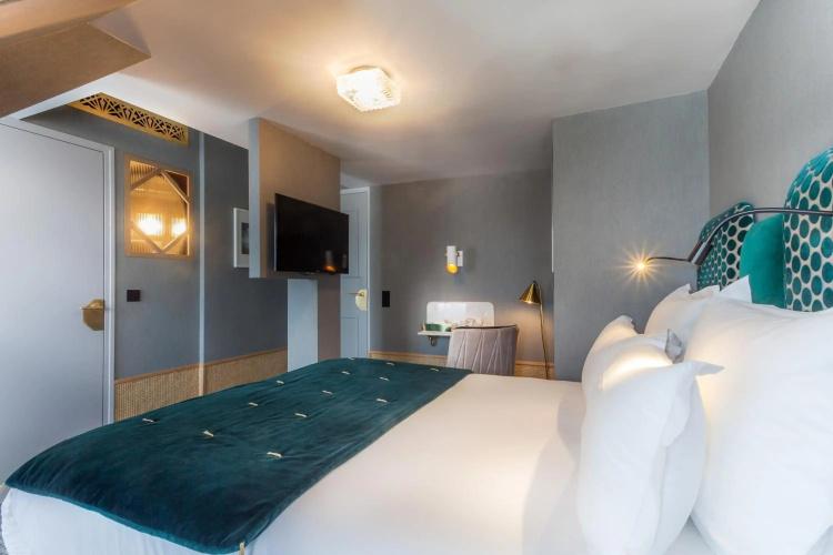 Handsome Hotel