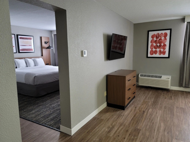 Clarion Hotel & Suites