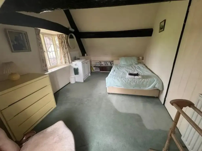 Cottage-fireplace-garden-petsok-3br-parking