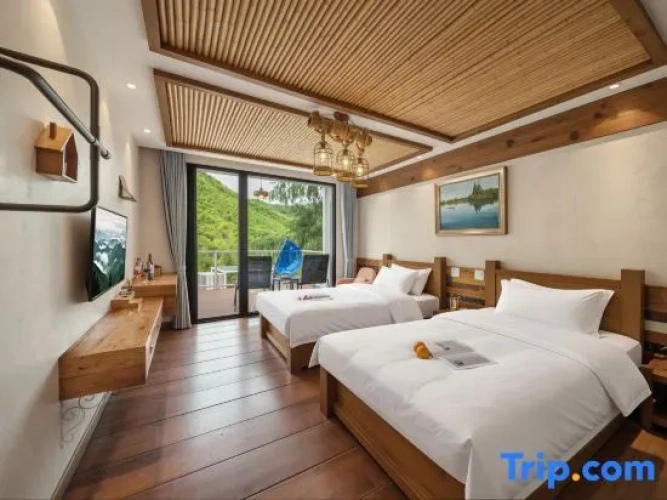 Standard Twin room with mountain view