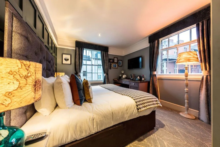 The City Gate Hotel