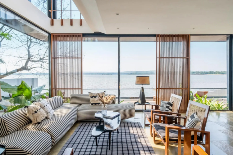 Glasshouse On The Bay