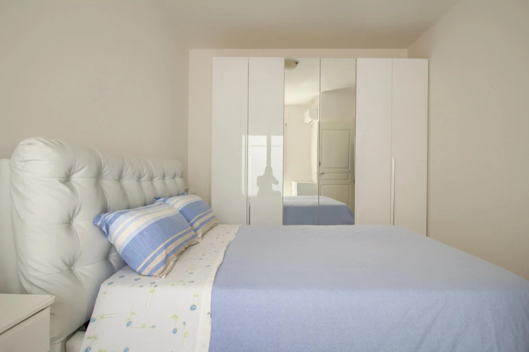 Luci Front Beach House