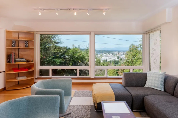 3BR Mountain View House in Seattle by RedAwning