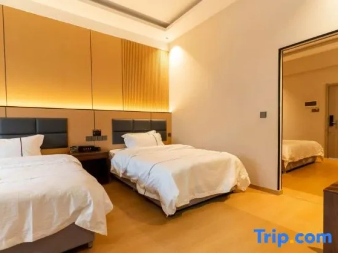Triple Suite with mountain view