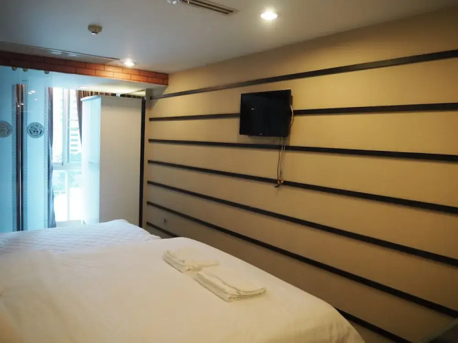 7B - 5 Bedroom Downtown Penthouse With Shared Pool