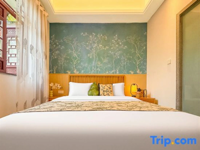Deluxe Double room with courtyard view