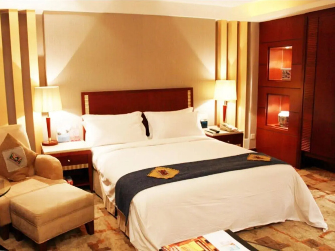 CP Peninsula Hotel