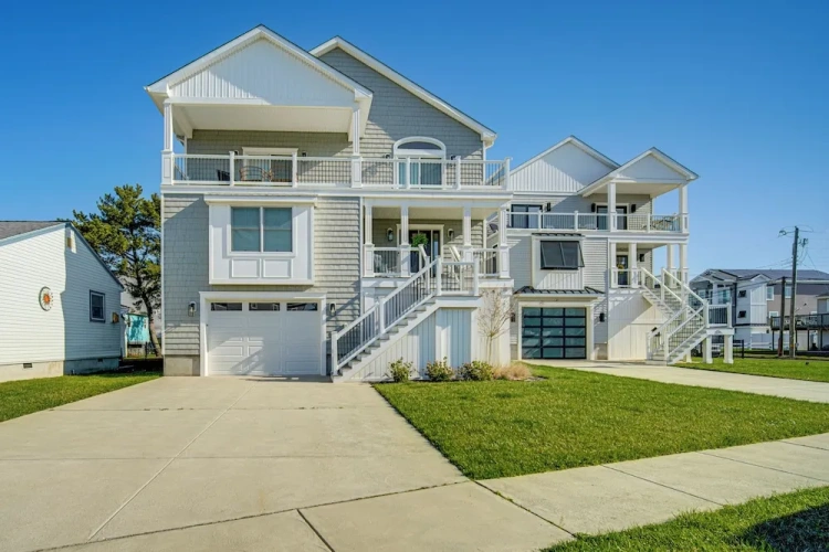4 Bedrooms Cottage with balcony