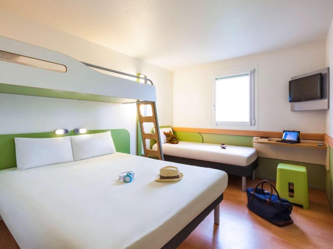 Standard Triple room