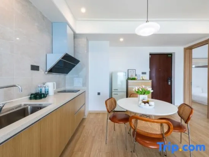 2 Bedrooms Deluxe Family Suite with lake view