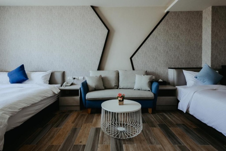 Standard Triple room with city view
