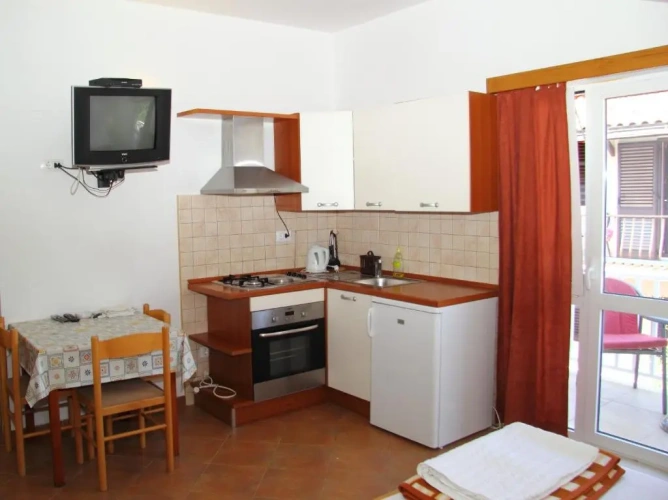 Studio with balcony and with garden view