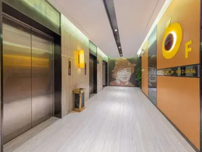 in Hotel (Xiangyang Erqi Store)