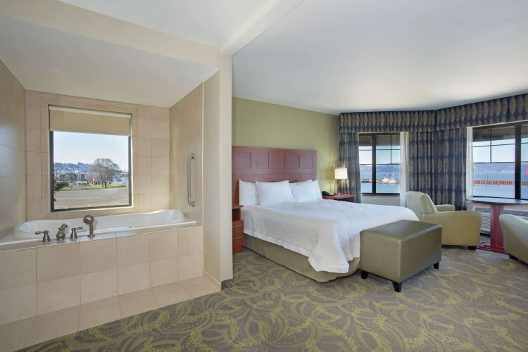 Hampton Inn and Suites Astoria