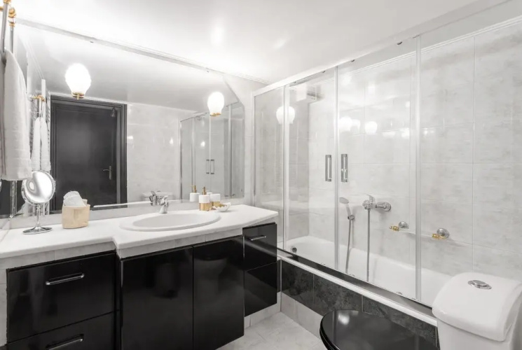 Fresh Detailed Stylish Apt at Acropolis