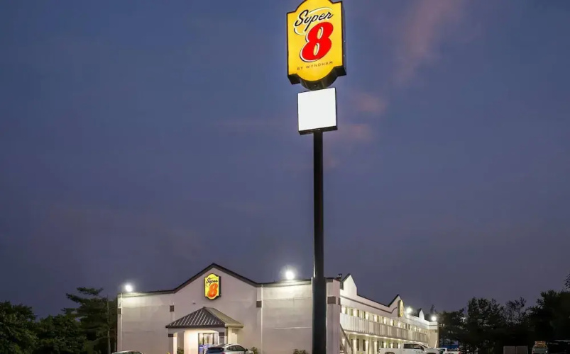 Super 8 By Wyndham Brownsburg