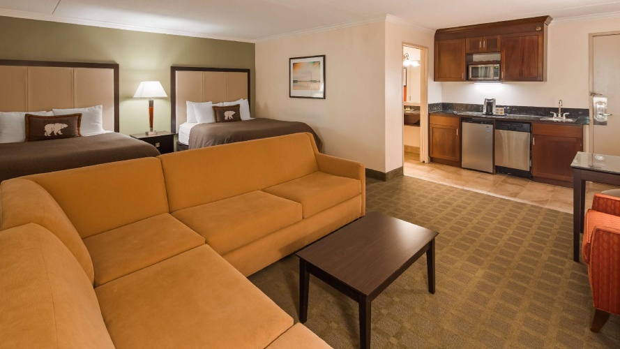 Quadruple Family Suite