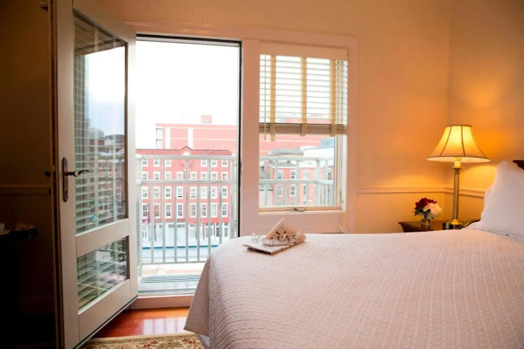 Penn's View Hotel