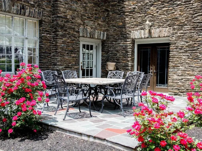The Manor on Front