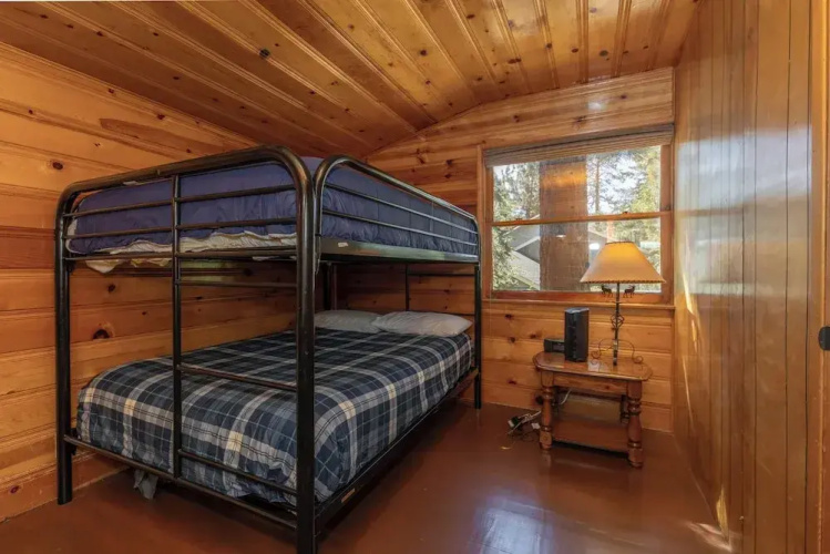 True Big Bear Lake Cabin with jacuzzi