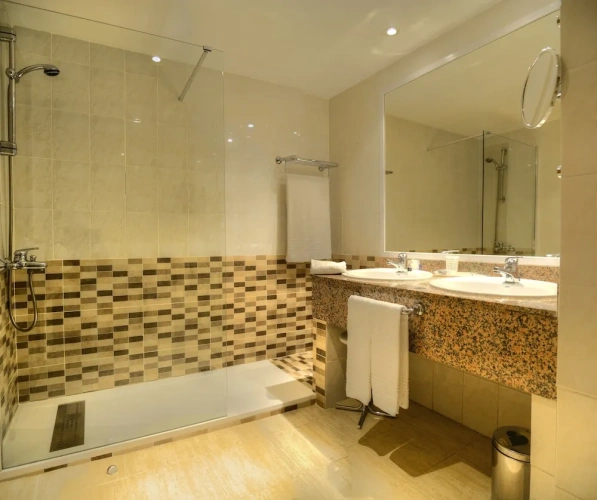 Standard Twin room with balcony
