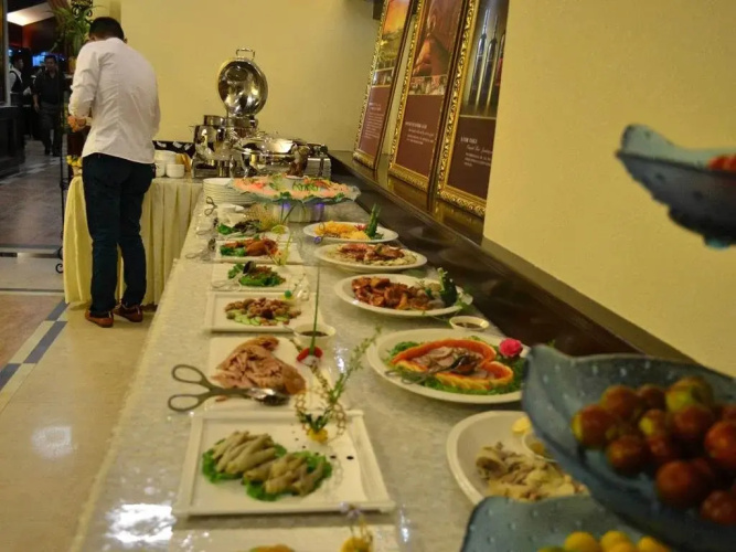 Junding Huayue Hotel