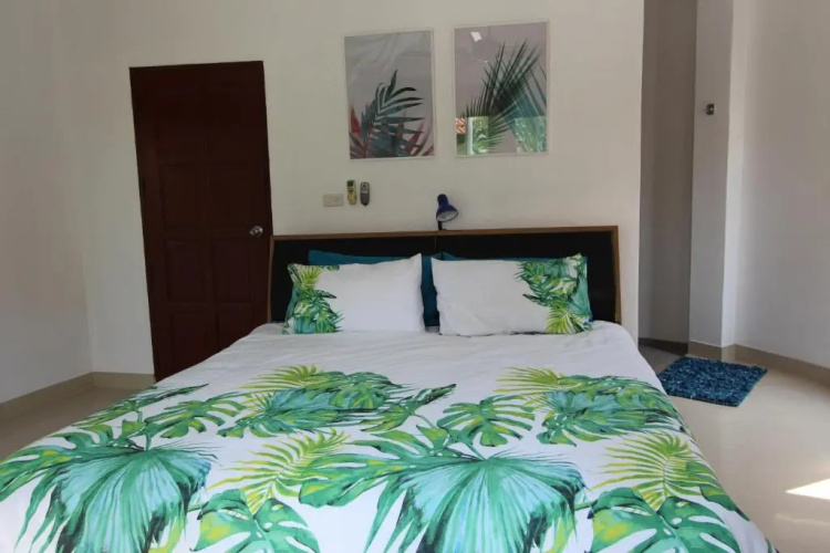 4 bedroom villa- sleeps 8