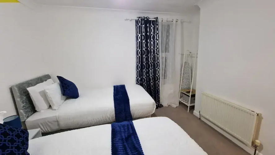 Gillingham Home - Sleeps 4 - Comfort & Convenience