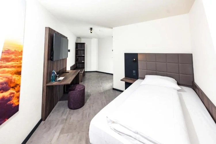 Standard Single room with street view