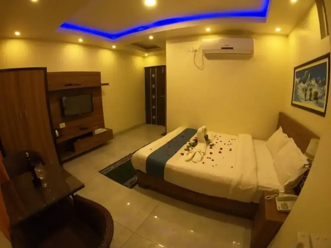 Hotel Tara Suites