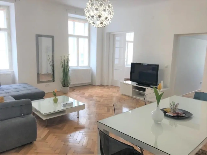 3 Bedrooms Apartment