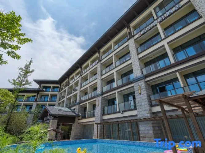 Rezen Select Qiandao Lake Central Dock