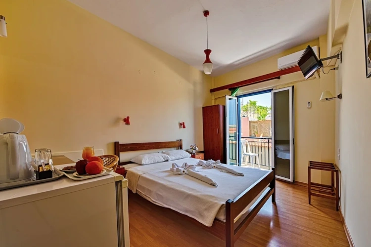 Standard Double room with balcony and with partial sea view