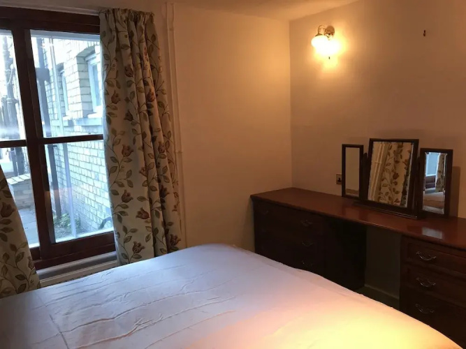 Melrose Lodge 4-bedroom house 1-bed flat