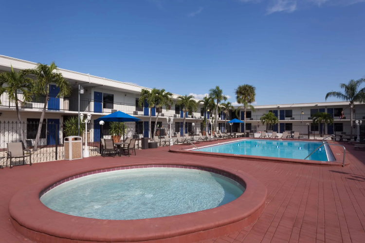 Days Inn by Wyndham St. Petersburg / Tampa Bay Area photo 12