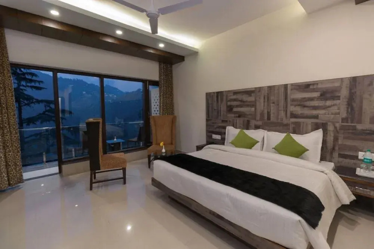 Hotel Seven Oaks