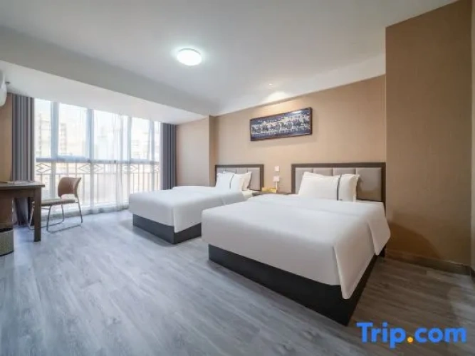 Grand Quadruple Suite with city view