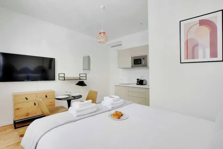 Cute Studio in Eclectic 18th District - 1