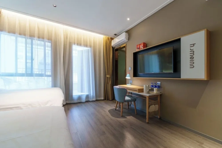 Superior Twin room with land view