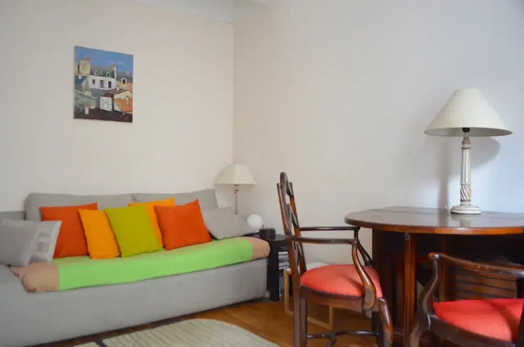 Bright Montmartre 1 Bedroom Flat - Image 5