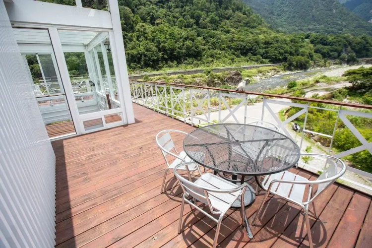 Songhe ShanShuei B&B Hotel