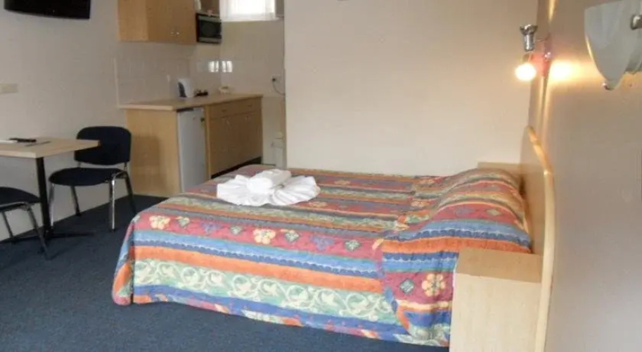 Hawaiian Sands Motor Inn