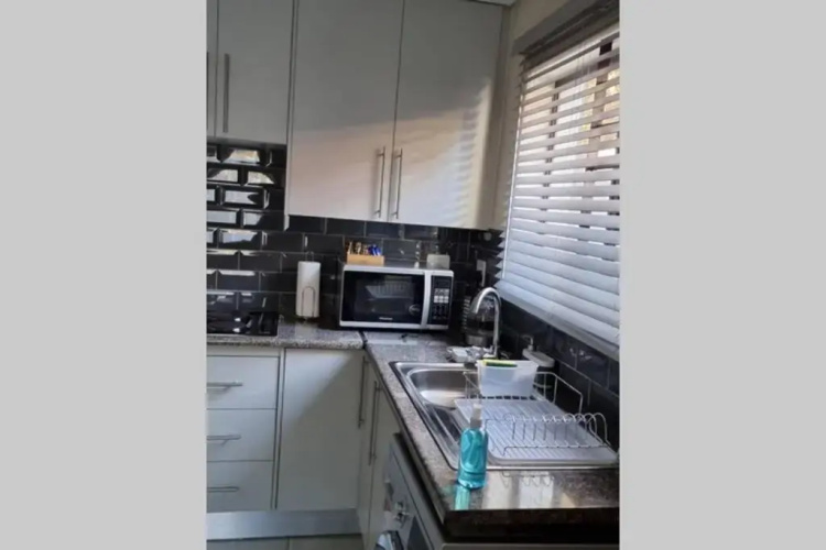 Koena Court Apartment 3
