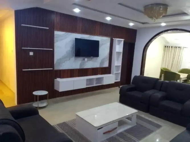 House - Sleeps 6 & Free Parking