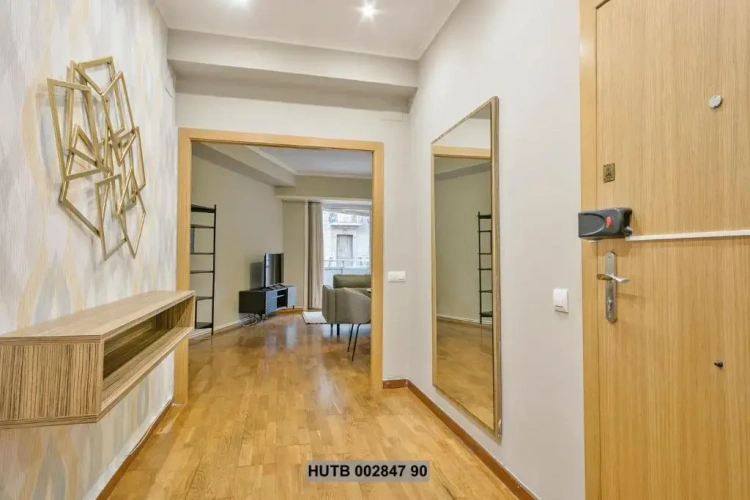 5 Bedrooms Apartment