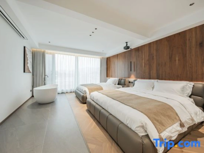 3 Bedrooms Standard room with balcony and with mountain view