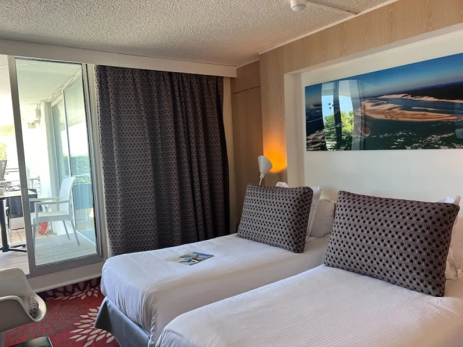 Standard Twin room with sea view