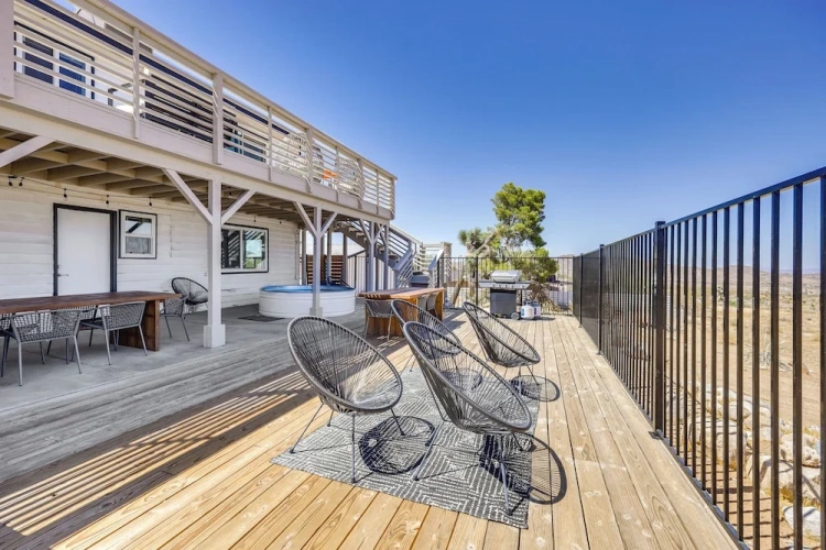 6 Bedrooms Cottage with balcony