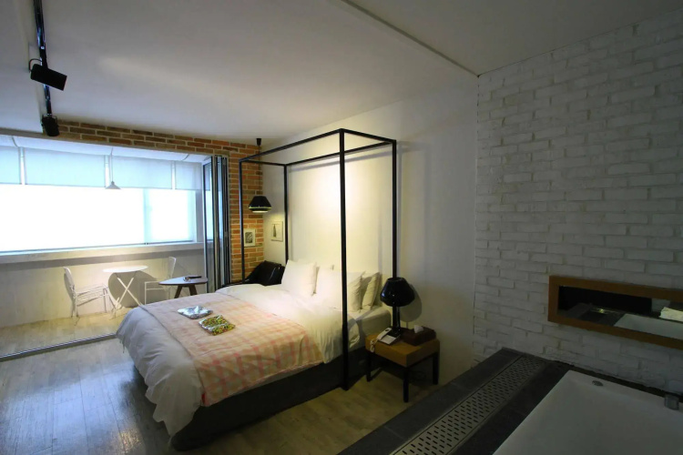 25 Hours Hotel